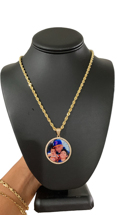 14kt rope chain and picture pendant